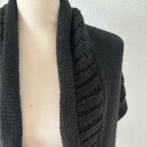 Nordstrom black thick blanket scarf with pockets - Picture 2 of 6